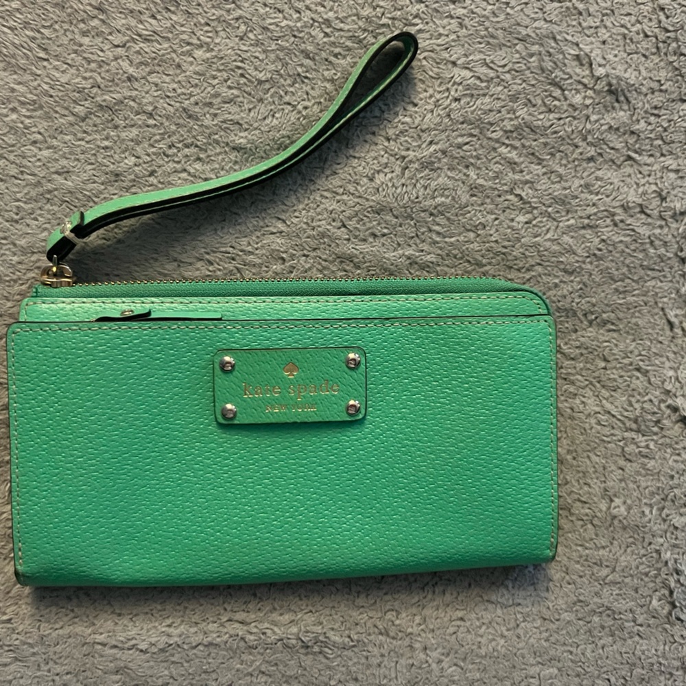Kate Spade green wristlet. Excellent used condition